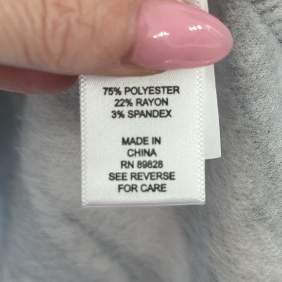 LOGO Lounge by Lori Goldstein Printed Brushed French Terry Top Frost Grey - Picture 9 of 9